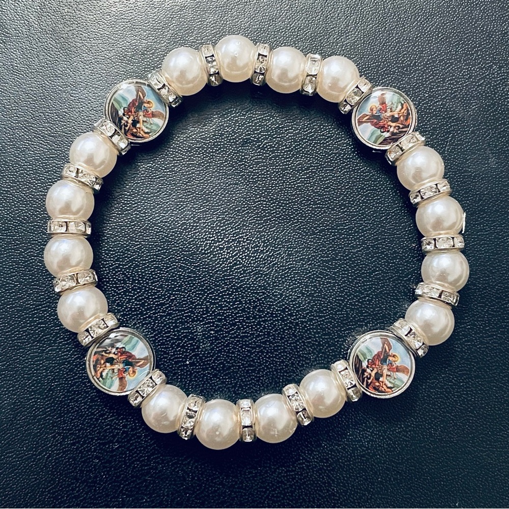 St. Michael Pearl Charm Bracelet 7”-8” stretchy NEW Gorgeous!
